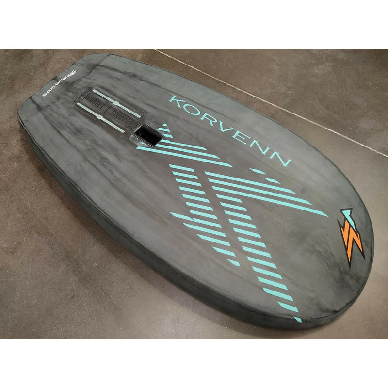 Planche De Wing Foil Et De Sup Foil Korvenn Pro Glider Carbon Grise 2 Planche De Wing Foil Et De Sup Foil Korvenn Pro Glider Carbon Grise – Image 2